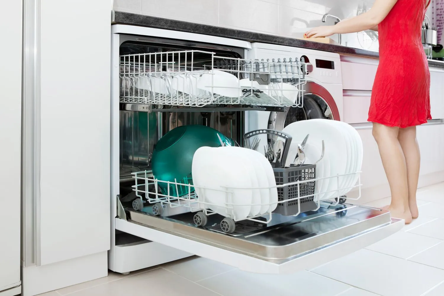 10 Surprising Benefits of Owning a Dishwasher