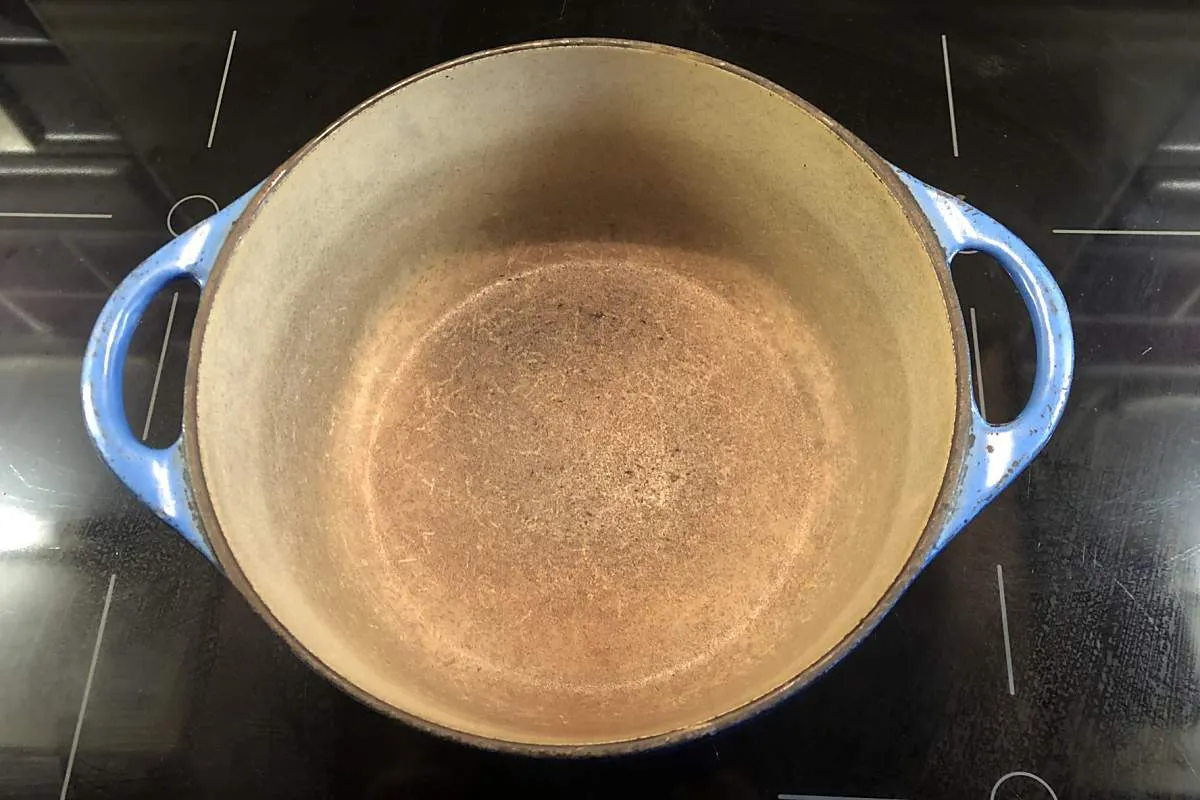 How To Clean The Bottom Of A Le Creuset Pan