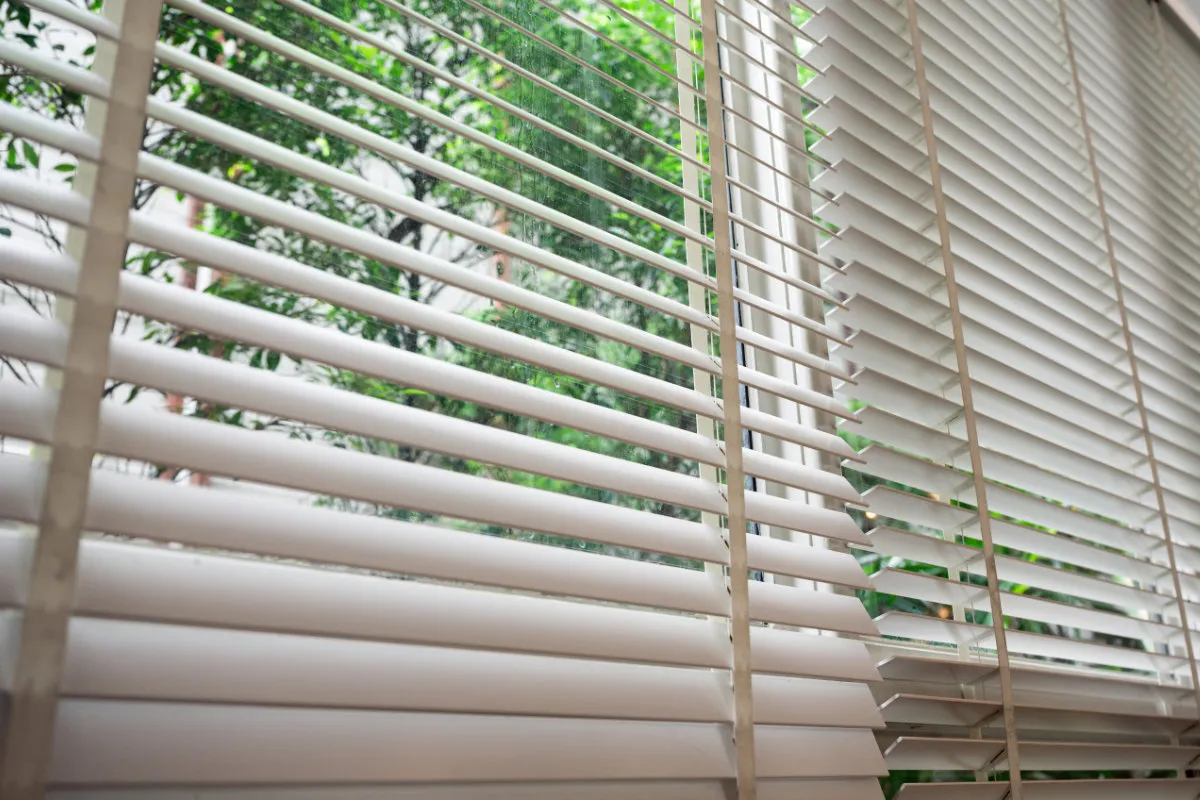 How To Keep Blinds Dust Free (quick and easy method)