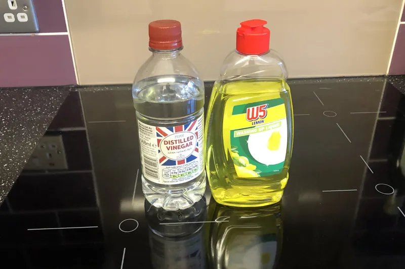vinegar and dish soap for cleaning dishcloths without bleach
