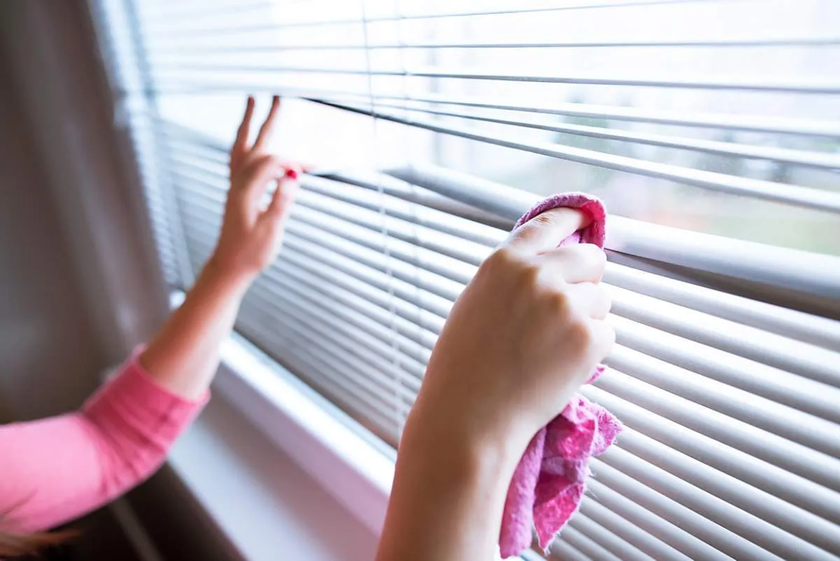 What Is The Easiest Way To Clean Venetian Blinds?