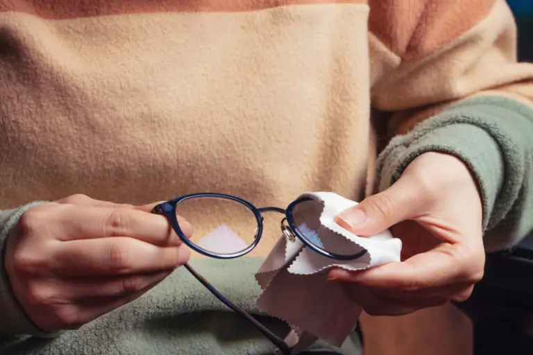 How to Keep Your Eye Glasses Smudge-Free