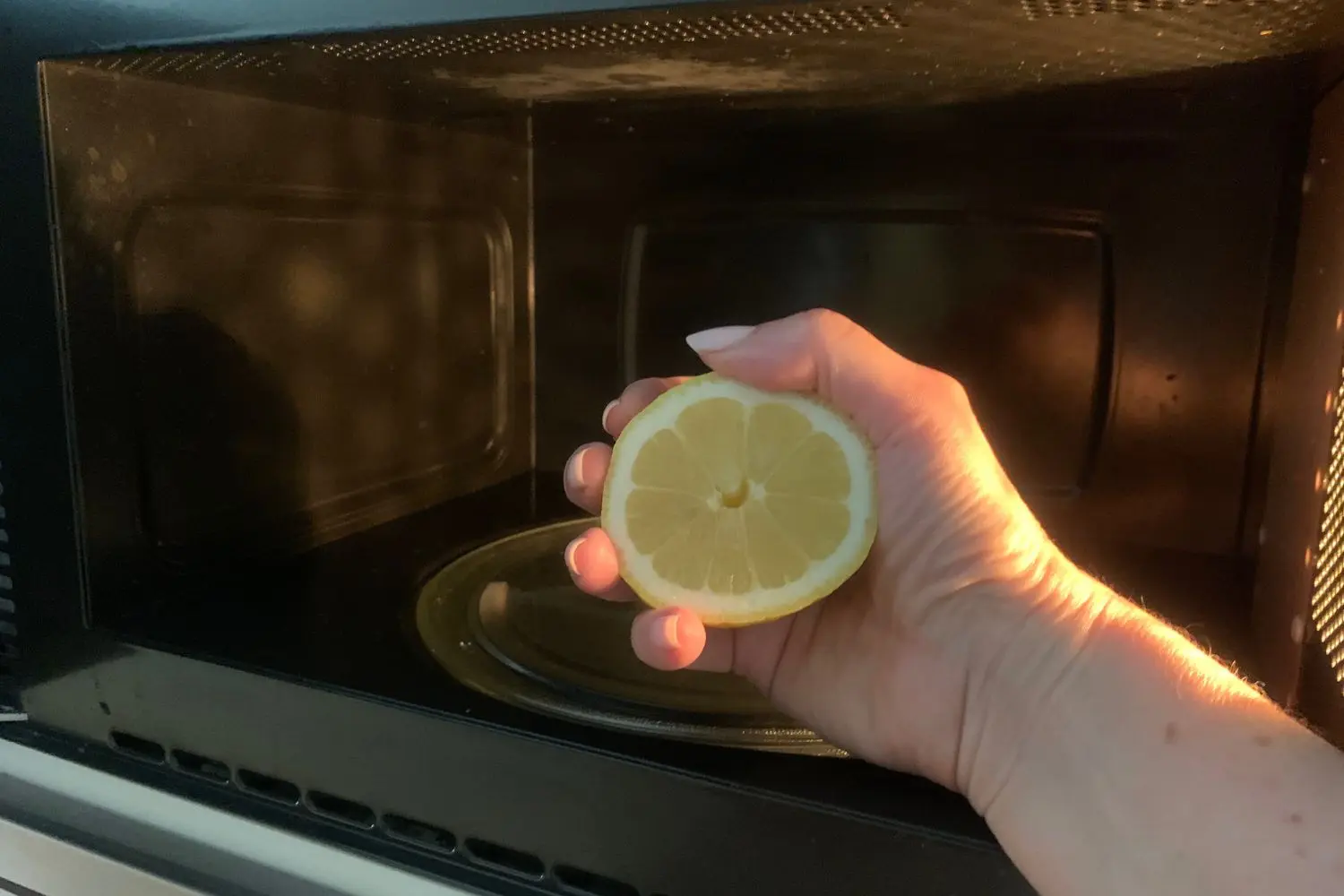 How to Clean your Microwave With a Lemon