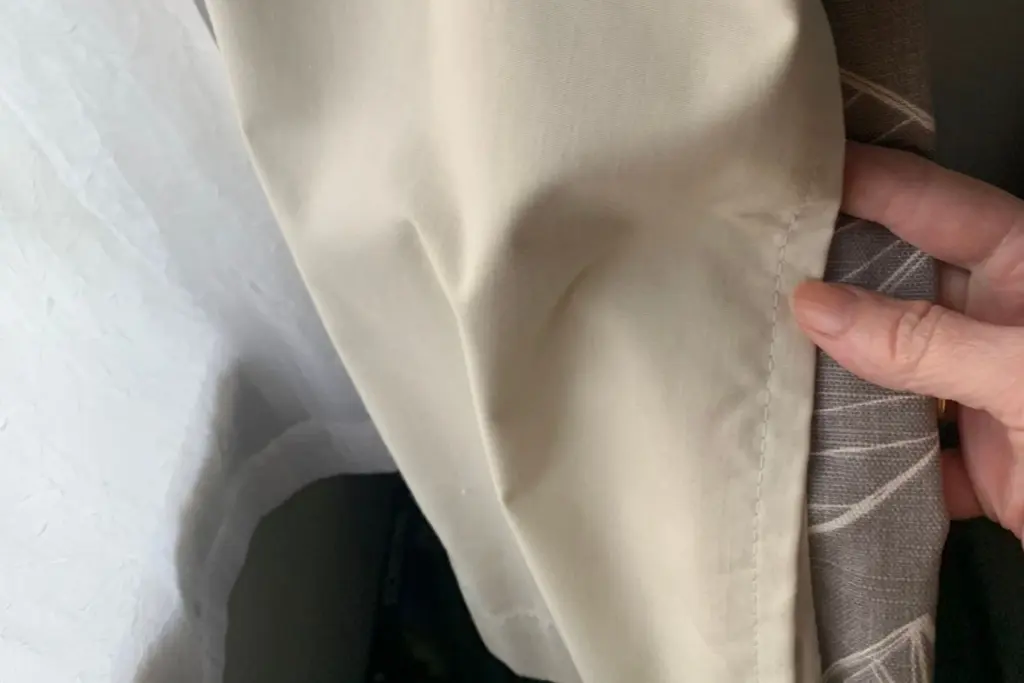 Insulating curtain liners