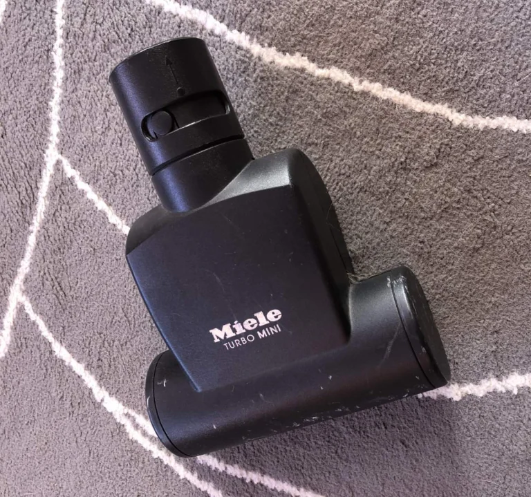 Miele vacuum attachment for removing pet hair