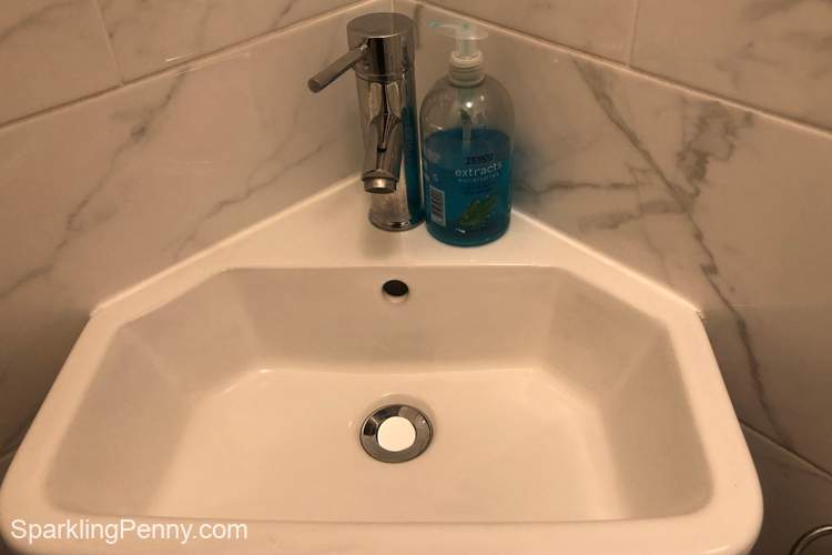 how to clean a bathroom sink overflow hole