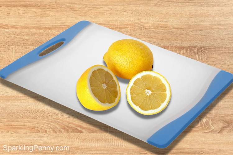 how to clean a plastic cutting board with lemon
