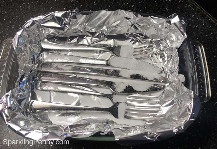 baking soda sprinkled on the cutlery