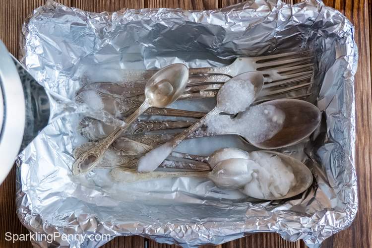 how to clean cutlery with baking soda