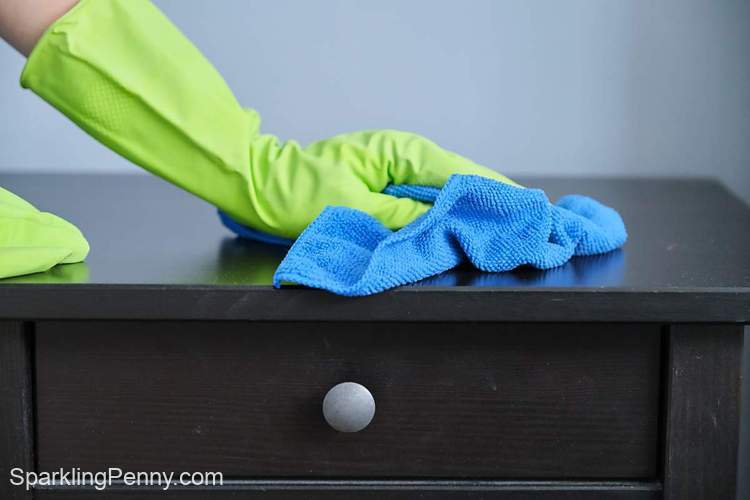 how to clean dust without spreading it