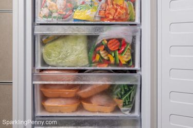 how to clean freezer without turning off
