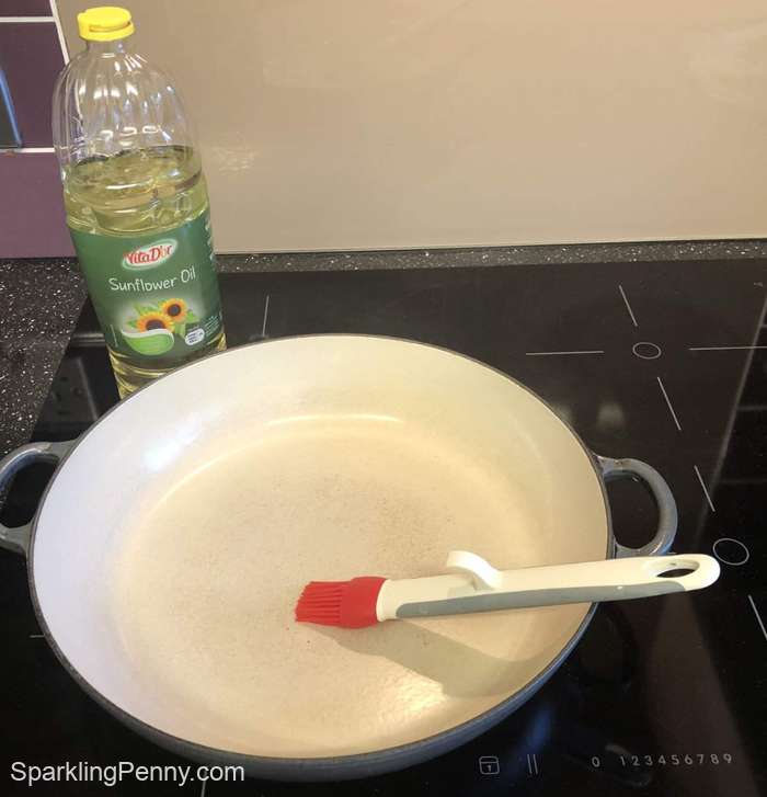 Using oil with a Le Creuset pan