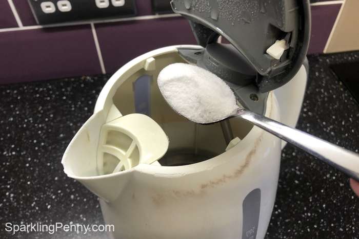 adding a teaspoon of bicarbonate of soda to a kettle
