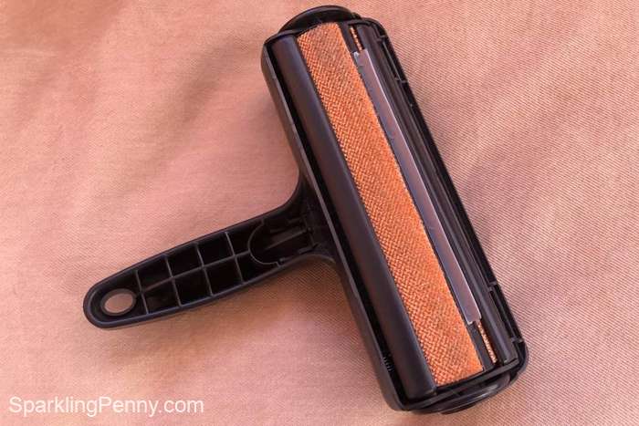Hair roller for removing hair after a haircut