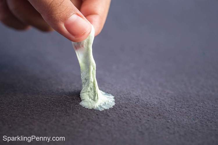 how to get smeared gum out of clothes with vinegar