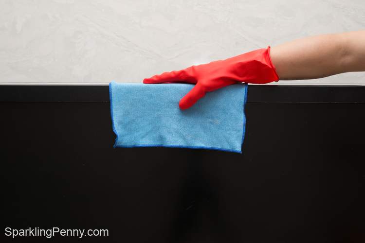 how to keep a flat screen tv dust free