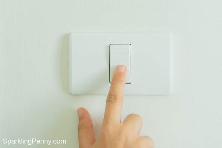 saving electricity by turning off lights