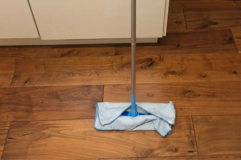 mop with microfiber cloth